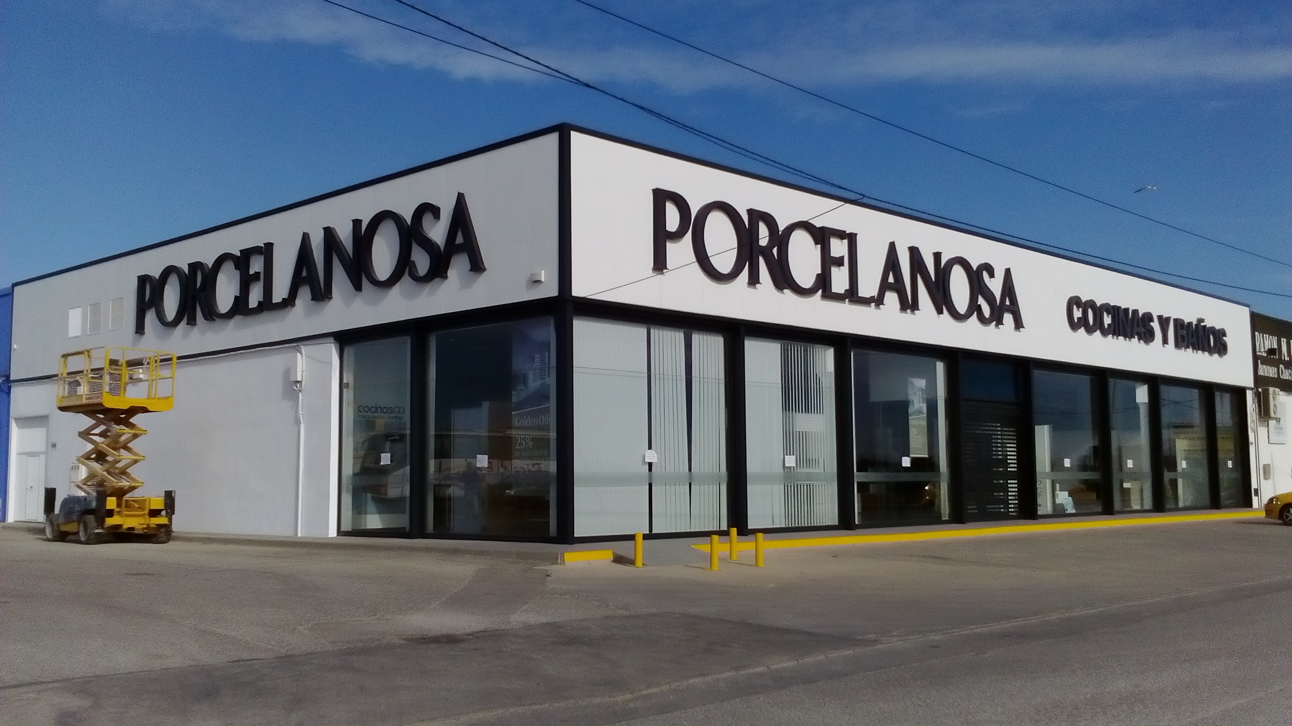 Fachada Porcelanosa - San Fernando